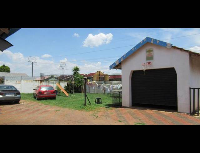4 BEDROOM HOUSE FOR SALE IN LENASIA SOUTH
